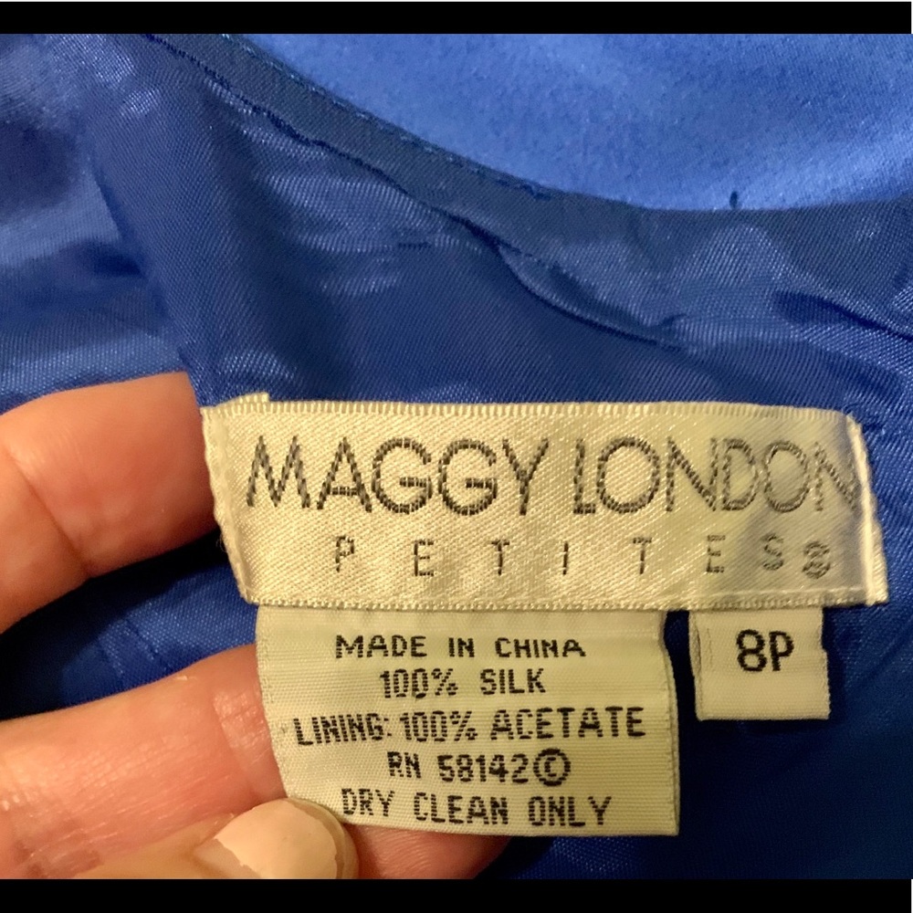 Maggy London Blue silk dress size 8P Host Pick! โค๏ธ - Picture 7 of 14